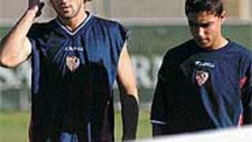 <B>MOLESTO</B>. Hornos no entiende cómo sigue aún lesionado.