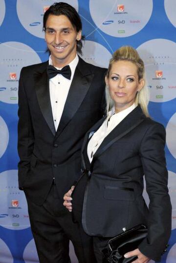 Comenzaron como una pareja y ahora han creado una familia completa, tienen dos hijos y se mantienen tan unidos como al inicio.