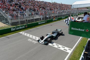 Lewis Hamilton entrando en meta. 