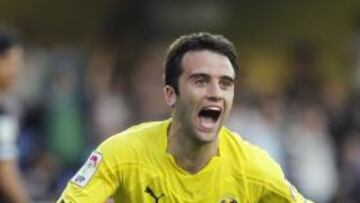 Giuseppe Rossi celebrando un gol durante su etapa como jugador del Villarreal.