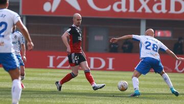 El Mirandés avanza ante el Tenerife.
