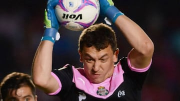 Action photo during the match Veracruz vs Santos at Luis Pirata Fuente Stadium, 2015 Apertura Liga BBVA Bancomer MX.
Foto de accion durante el Partido Veracruz vs Santos en el Estadio Luis Pirata Fuente, Partido Correspondiente a la Jornada 13 del Torneo Apertura 2015 Liga BBVA Bancomer MX, en la foto: Agustin Marchesin
16/10/2015/MEXSPORT/ Luis Monroy.