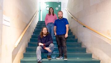 De izquierda a derecha, tres miembros del grupo Morgan en la visita a la redacción del Diario AS: David Schulthess, Nina de Juan y Ekain Elorza.