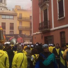 Confraternización entre hinchas de Villarreal y Liverpool