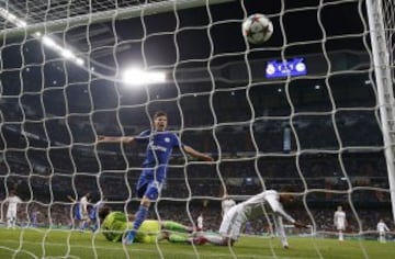 Huntelaar marca 1-2.