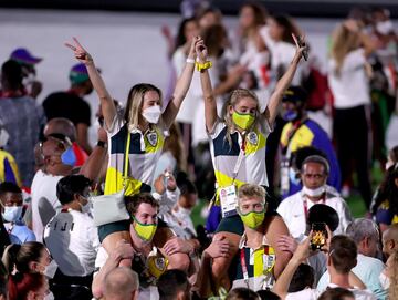 Deportistas australianos disfrutan de la Ceremonia. 