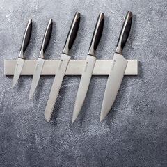 Libera espacio en la cocina con este soporte magnético para cuchillos