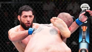 Nassourdine Imavov ante Roman Dolidze en el UFC Vegas 85.
