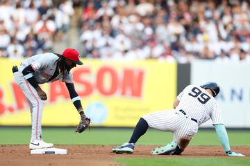 On Tuesday night, the Yankees fell to the Reds in the first of a three-game series.