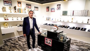 Sergio Scariolo posa en su museo personal.