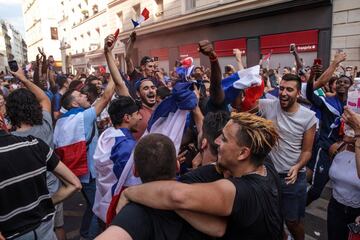 Alegría por las calles de París. 