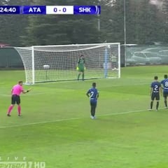 Dan una vuelta de tuerca al famoso penalti entre Messi y Suárez