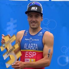 Alarza se aúpa al liderato y los Brownlee meten miedo