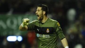 UN L&Iacute;DER. Kiko Casilla, dando &oacute;rdenes a la defensa durante un partido de esta segunda vuelta.