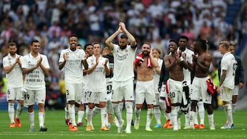 Real Madrid's French forward Karim Benzema (C) applauds surrounded by teammates at the end of the Spanish league football match between Real Madrid CF and Athletic Club Bilbao at the Santiago Bernabeu stadium in Madrid on June 4, 2023. (Photo by Pierre-Philippe MARCOU / AFP)