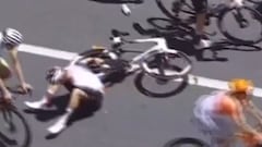 Varios ciclistas al suelo en un brutal accidente en Australia: no van a creer quién fue el causante
