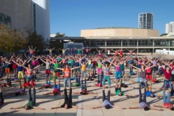 Acroyoga en las calles de Tel Aviv