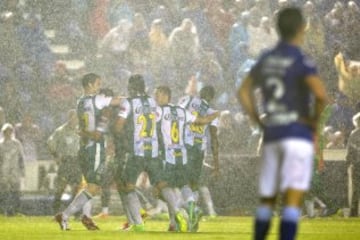 El equipo de Luis Fernando Tena dependía de sí mismo para clasificar a la Liguilla. El 3 de mayo derrotó a Pumas por 1-0 en el Olímpico Universitario y de cerrar la fase regular con victoria estaría en la pelea por el título. Sin embargo, la jornada 17 fue contra Leones Negros de la Universidad de Guadalajara, equipo que se jugaba la permanencia, y los azules cayeron por 2-0 en casa, resultado que los dejó fuera de la Liguilla.