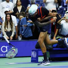 Kyrgios pierde una ocasión de oro por su mala cabeza