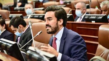 Gabriel Santos hace campaña por Tinder. El candidato a la Cámara de Representantes por Bogotá tendrá citas con los usuarios para hablar de sus propuestas.