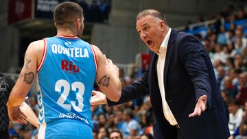 El entrenador del Breogan, el croata Veljko Mrsic da instrucciones a su jugador Erik Quintela, durante el encuentro de Liga Endesa entre el Breogan y el Covirán Granada.