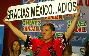 La última pelea de Julio César Chávez en nuestro país se llevó a cabo en la Ciudad de México. 'El César' de el boxeo venció al norteamericano Frankie Randall en la Plaza de Toros. 