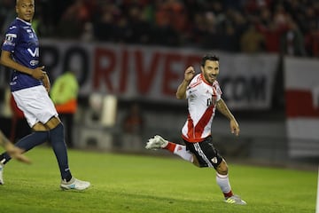 Celebración del gol de Ignacio Scocco.