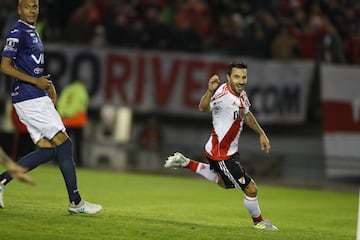 Celebración del gol de Ignacio Scocco.
