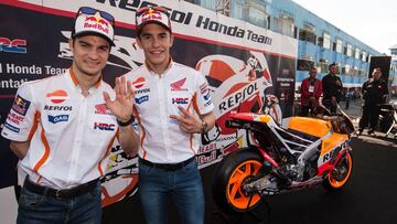 Dani Pedrosa y Marc M&aacute;rquez en la presentaci&oacute;n de Honda el a&ntilde;o pasado.