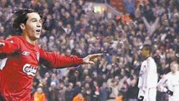 <b>ABRIÓ EL MELÓN. </b>Luis García anotó el primer tanto del Liverpool ante el Leverkusen aprovechando un servicio de Biscan.