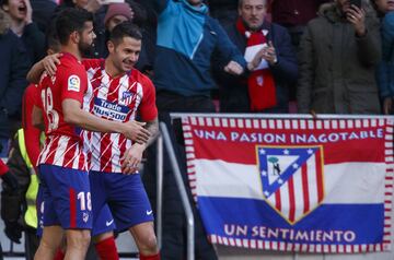 Vitolo celebra el 2-0 con Diego Costa. 