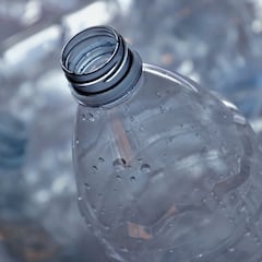 Las botellas de plástico siguen cambiando, después del tapón no extraíble otra novedad: así serán