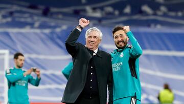 04/05/22 PARTIDO CHAMPIONS LEAGUE 
SEMIFINAL VUELTA 
REAL MADRID - MANCHESTER CITY
FIN DE PARTIDO ALEGRIA CLASIFICACION  CARLO ANCELOTTI DAVIDE ANCELOTTI CELEBRACION