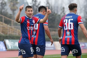 El jugador acusó mal manejo de Azul Azul y partió del CDA: pasó por La Pintana, Colchagua y Real San Joaquín, entre otros. Hoy vive un renacer en Iberia.