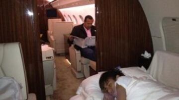 No es la primera vez que Neymar utiliza aviones privados, por ejemplo para recoger a sus amigos y amigas. También ha usado el jet de Julio Iglesias.