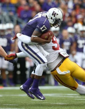 Leonard Williams ha jugado tres años con los Trojans de la universidad de South California (USC), jugando en la posición de defensive tackle durante su primer año y moviendose a la de defensive end durante el segundo. El jugador ha declarado que su jugador referencia, en el que procura fijarse, es J.J. Watt.