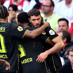 Why was Ajax vs Feyenoord abandoned after Santi Giménez scored two goals in the Eredivisie game?