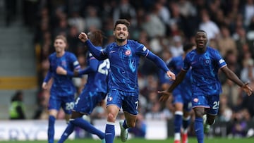 Soccer Football - Premier League - Fulham v Chelsea - Craven Cottage, London, Britain - April 20, 2025 Chelsea's Pedro Neto celebrates scoring their second goal REUTERS/Hannah Mckay EDITORIAL USE ONLY. NO USE WITH UNAUTHORIZED AUDIO, VIDEO, DATA, FIXTURE LISTS, CLUB/LEAGUE LOGOS OR 'LIVE' SERVICES. ONLINE IN-MATCH USE LIMITED TO 120 IMAGES, NO VIDEO EMULATION. NO USE IN BETTING, GAMES OR SINGLE CLUB/LEAGUE/PLAYER PUBLICATIONS. PLEASE CONTACT YOUR ACCOUNT REPRESENTATIVE FOR FURTHER DETAILS..