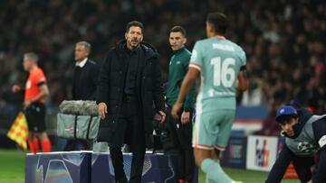 Atletico Madrid's Argentine coach Diego Simeone reacts during the UEFA Champions League, League phase - Matchday 4, football match between Paris Saint-Germain (PSG) and Atletico Madrid, at the Parc des Princes stadium in Paris on November 6, 2024. (Photo by FRANCK FIFE / AFP)