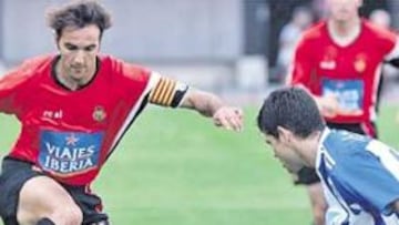 <b>AL MANDO. </b>Alejandro Campano, en acción como capitán durante un partido de Liga con el Mallorca.