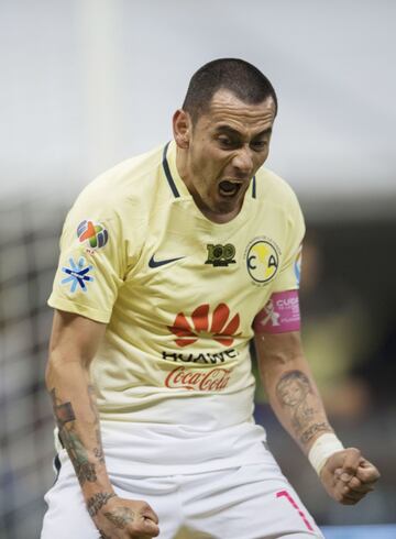 Rubens llegó al América para el Apertura 2012. Esto no encantó a la afición, que recordó su pasado con los Pumas y su bajo rendimiento con los Tecos durante sus dos previas estancias en México. No obstante, ‘Sambu’ se volvió un pilar para el cuadro americanista y llegó a ser capitán del equipo. Además, consiguió un título en el Clausura 2013 y se volvió uno de los favoritos del público.