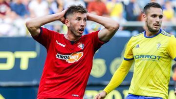 C¨¢diz y Osasuna empatan y el ascenso ¡®rojillo¡¯ tendr¨¢ que esperar