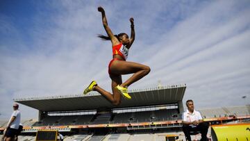 Ana Peleteiro ha volado hasta 14,22 en triple salto. 