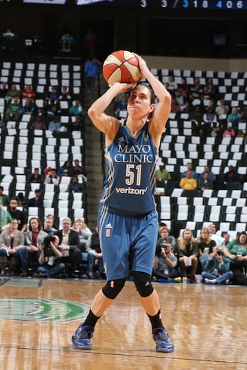 Las New York Liberty la invitaron a su training camp en el verano de 2014 y allí convenció a Bill Laimbeer. Fue la tercera máxima anotadora de su equipo (7,7 puntos) y jugó los 34 partidos como titular (27 minutos de media , 3,6 rebotes y 1,3 asistencias). Al siguiente año se marchó a Minnesota. Estuvo allí dos años y en el primero, con las Lynx, ganó el anillo siendo la sexta jugadora del equipo.