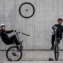 Todo lo que puedas imaginarte a una rueda, por imposible que sea, está en The Bikelife Circus