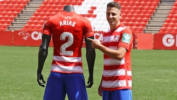 Santiago Arias en su presentación.