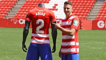 Santiago Arias en su presentaci&oacute;n.