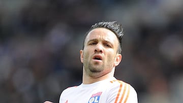 Mathieu Valbuena warms up before the Toulouse match