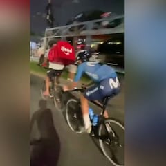 Un profesional del Movistar y un rider en chanclas: el vídeo que está enamorando al ciclismo