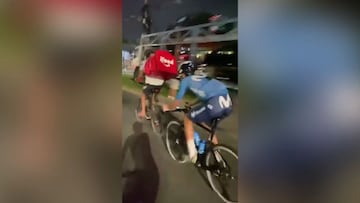 Un profesional y un rider en sandalias: el vídeo que está enamorando al ciclismo